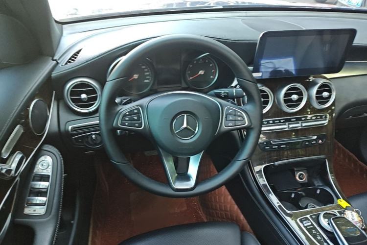 Used Mercedes-Benz GLC 2017 GLC 260 4MATIC Dynamic Edition Steering Wheel