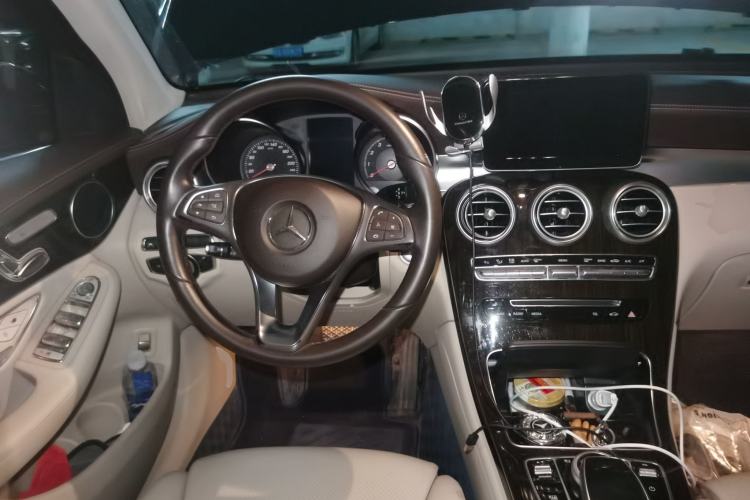 Used Mercedes-Benz GLC 2017 GLC 260 4MATIC Luxury Model Steering Wheel
