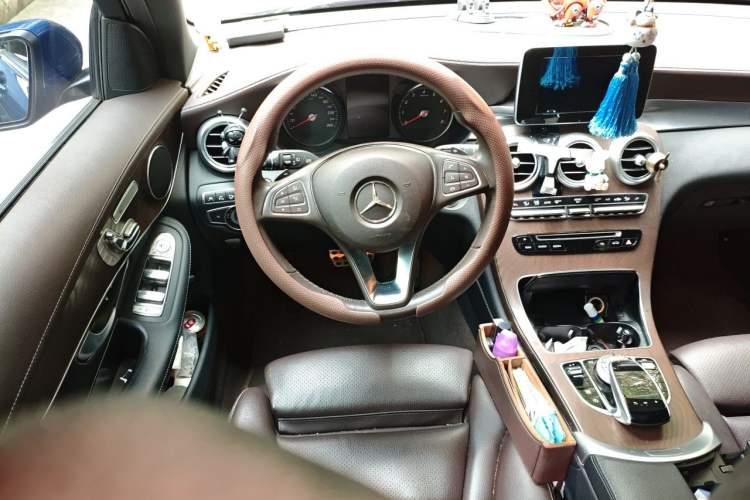 Used Mercedes-Benz GLC 2017 GLC 300 4MATIC Sport Edition Steering Wheel
