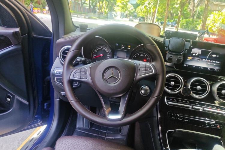 Used Mercedes-Benz GLC 2017 GLC 260 4MATIC Luxury Model Steering Wheel