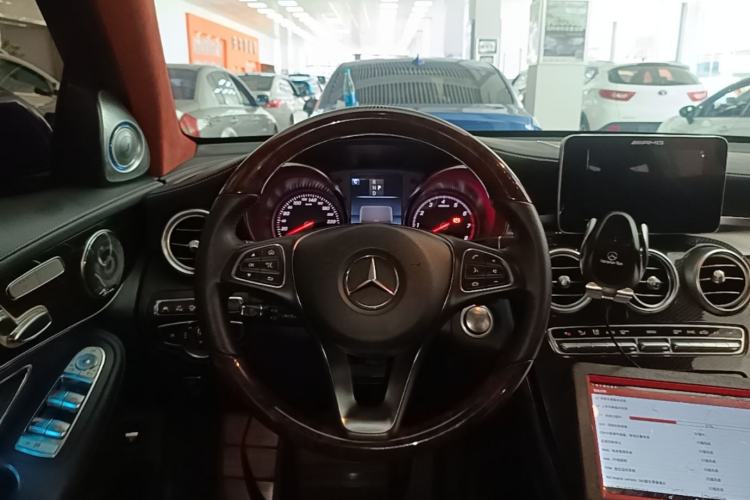 Used Mercedes-Benz GLC 2017 GLC 260 4MATIC Luxury Model Steering Wheel