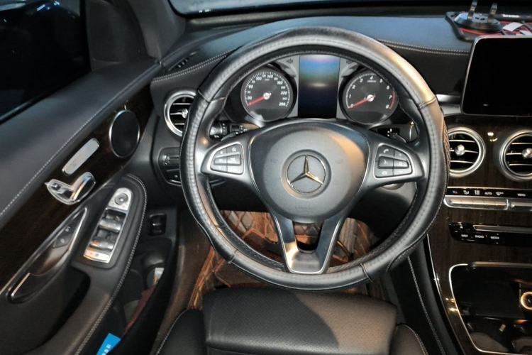 Used Mercedes-Benz GLC 2017 GLC 260 4MATIC Luxury Model Steering Wheel