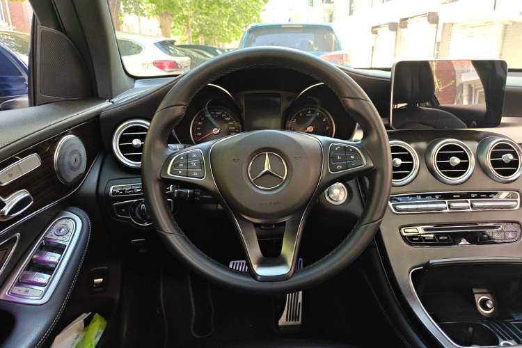 Used Mercedes-Benz GLC 2017 GLC 260 4MATIC Luxury Model Steering Wheel