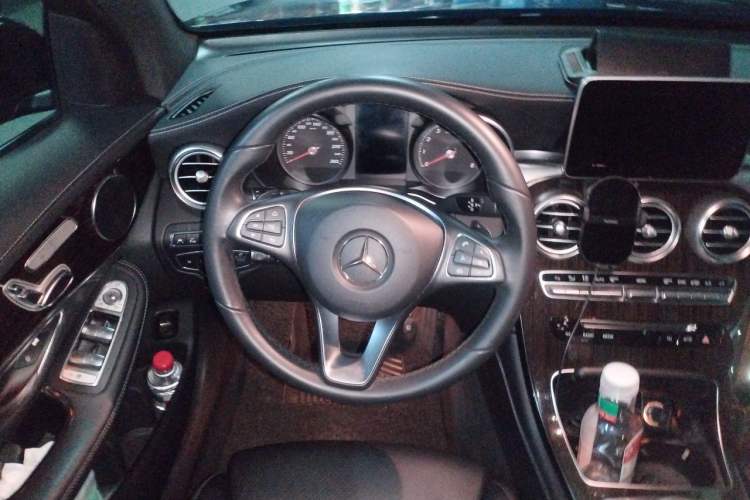 Used Mercedes-Benz GLC 2017 GLC 260 4MATIC Luxury Model Steering Wheel