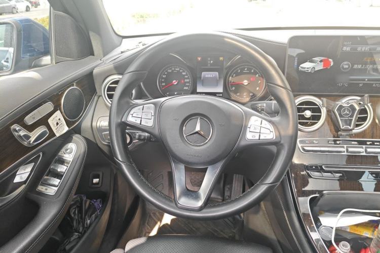 Used Mercedes-Benz GLC 2017 GLC 260 4MATIC Luxury Model Steering Wheel