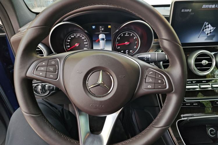 Used Mercedes-Benz GLC 2017 GLC 260 4MATIC Luxury Model Steering Wheel
