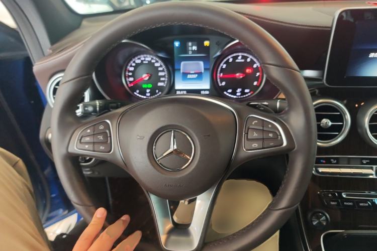 Used Mercedes-Benz GLC 2017 GLC 260 4MATIC Luxury Model Steering Wheel