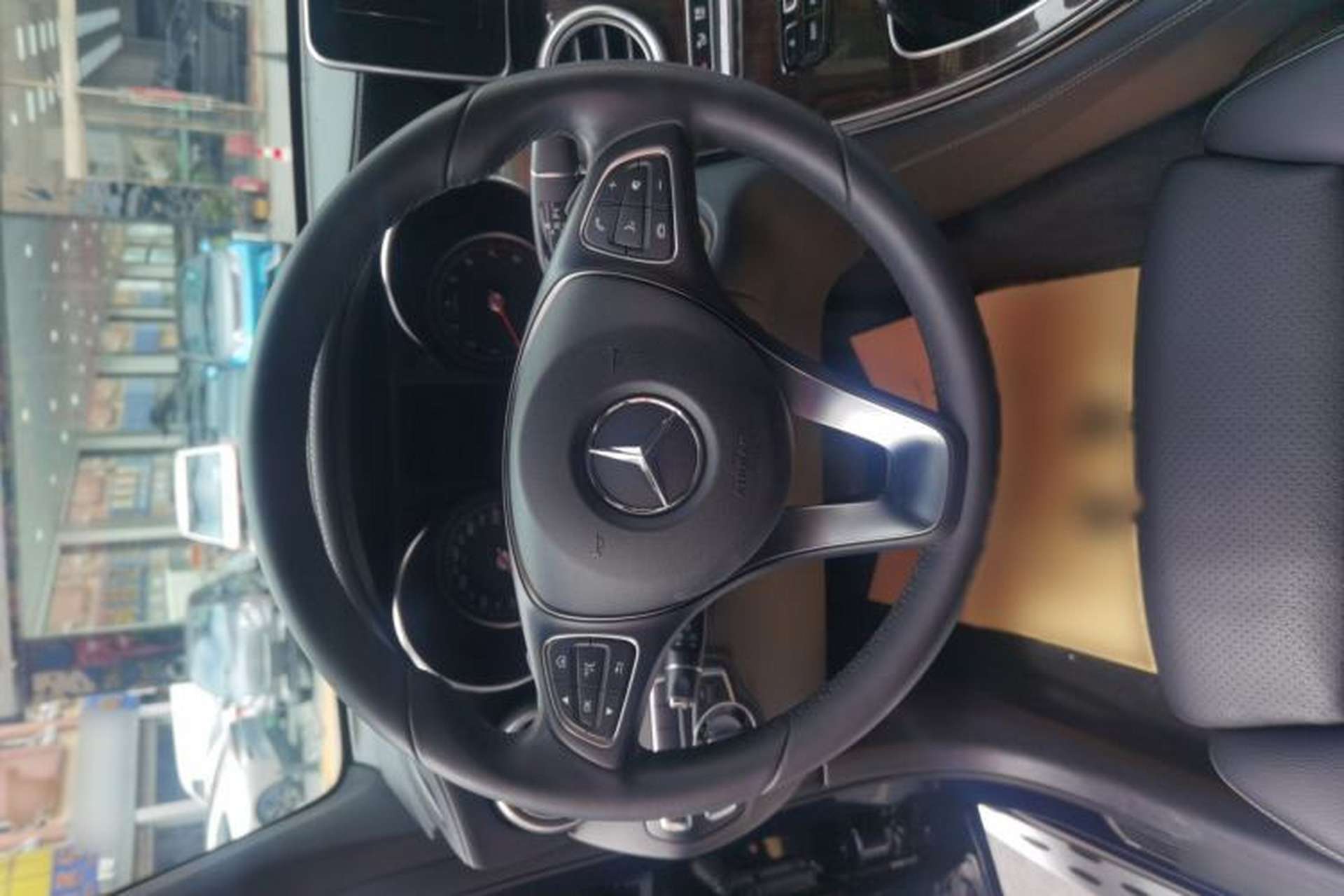 Used Mercedes-Benz GLC 2017 GLC 260 4MATIC Luxury Model Steering Wheel