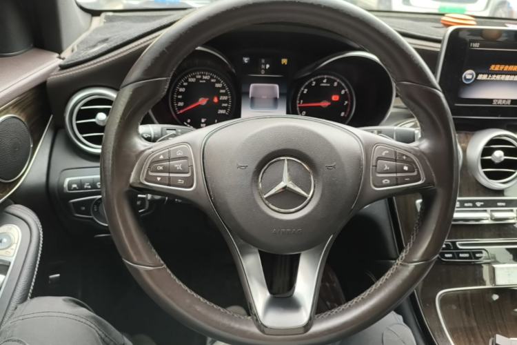 Used Mercedes-Benz GLC 2017 GLC 260 4MATIC Luxury Model Steering Wheel