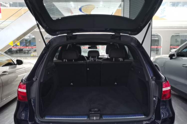 Used Mercedes-Benz GLC 2017 GLC 260 4MATIC Dynamic Edition Trunk