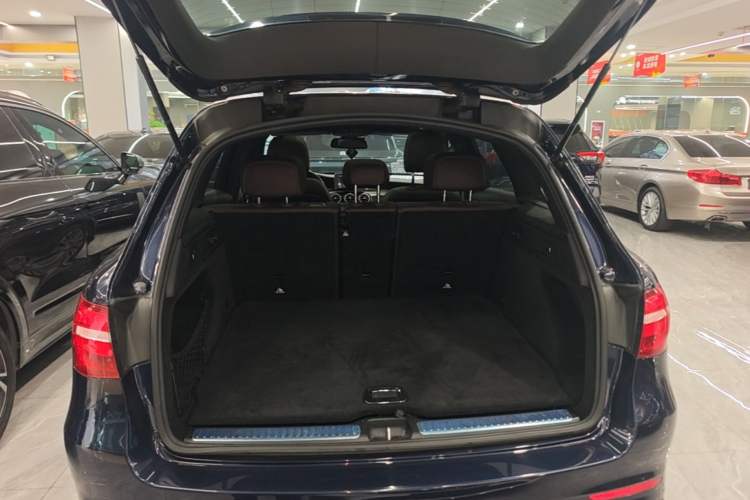Used Mercedes-Benz GLC 2017 GLC 260 4MATIC Dynamic Edition Trunk