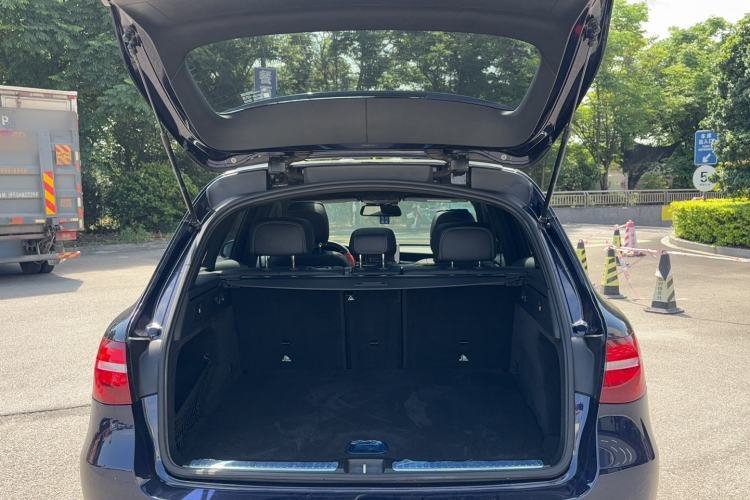 Used Mercedes-Benz GLC 2017 GLC 260 4MATIC Luxury Model Trunk