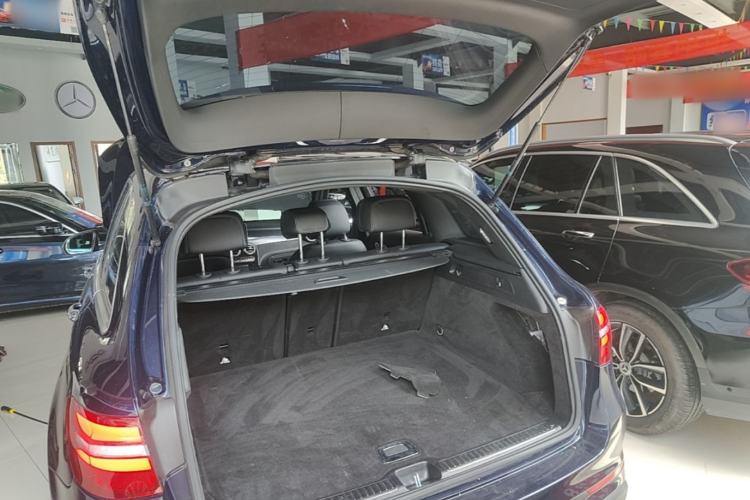 Used Mercedes-Benz GLC 2017 GLC 260 4MATIC Luxury Model Trunk