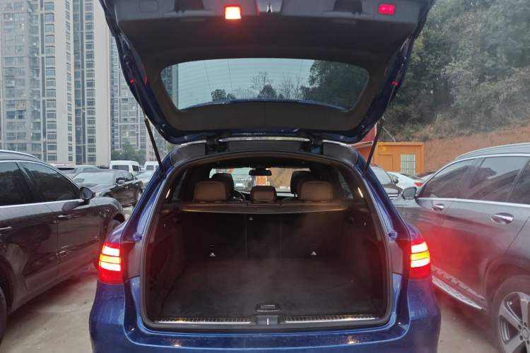 Used Mercedes-Benz GLC 2017 GLC 260 4MATIC Dynamic Edition Trunk