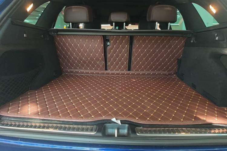 Used Mercedes-Benz GLC 2017 GLC 260 4MATIC Luxury Model Trunk