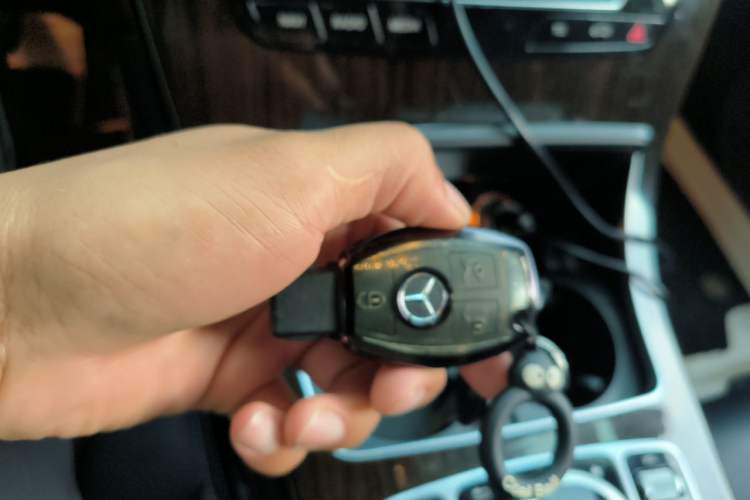 Used Mercedes-Benz GLC 2017 GLC 260 4MATIC Luxury Model Vehicle Key