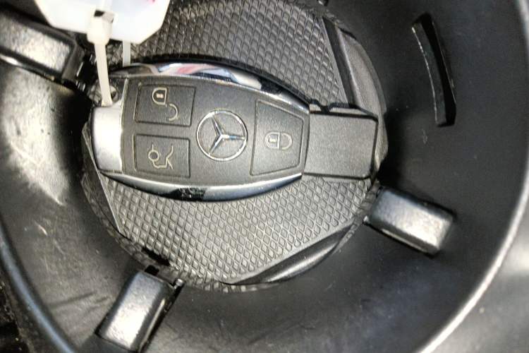 Used Mercedes-Benz GLC 2017 GLC 260 4MATIC Luxury Model Vehicle Key