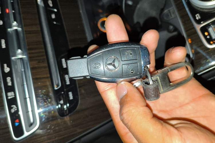 Used Mercedes-Benz GLC 2017 GLC 260 4MATIC Luxury Model Vehicle Key