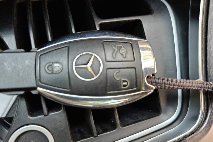 Used Mercedes-Benz GLC 2017 GLC 260 4MATIC Luxury Model Vehicle Key