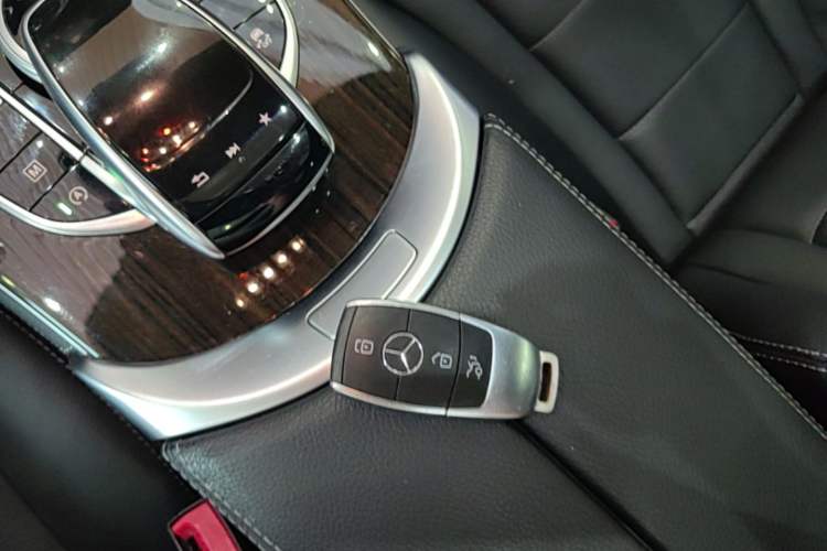 Used Mercedes-Benz GLC 2017 GLC 260 4MATIC Luxury Model Vehicle Key