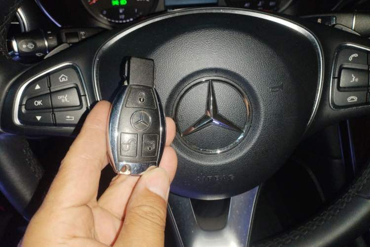 Used Mercedes-Benz GLC 2017 GLC 260 4MATIC Luxury Model Vehicle Key