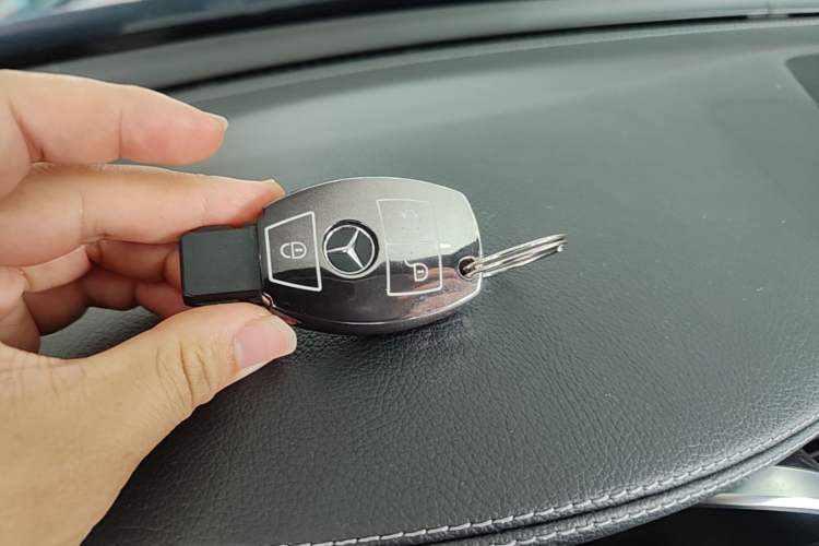 Used Mercedes-Benz GLC 2017 GLC 260 4MATIC Luxury Model Vehicle Key