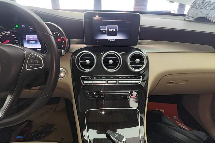 Used Mercedes-Benz GLC 2017 GLC 260 4MATIC Luxury Model Audio And AC Panel