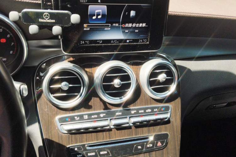 Used Mercedes-Benz GLC 2017 GLC 260 4MATIC Luxury Model Audio And AC Panel
