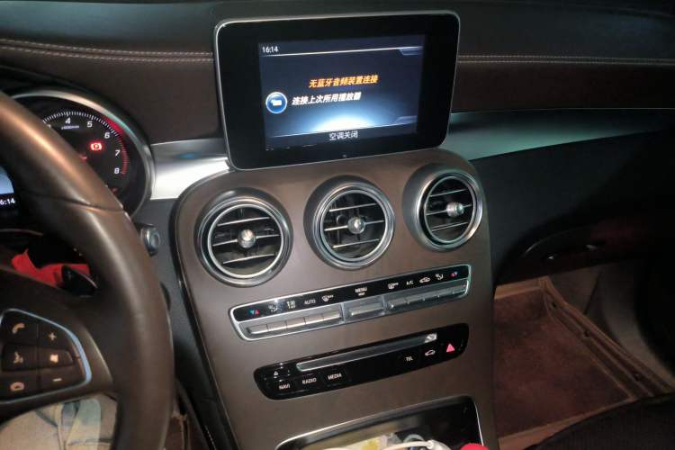 Used Mercedes-Benz GLC 2017 GLC 300 4MATIC Sport Edition Audio And AC Panel