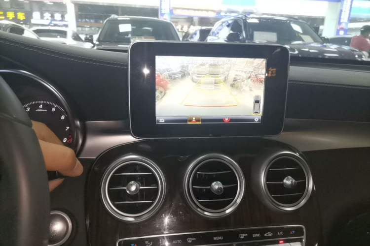 Used Mercedes-Benz GLC 2017 GLC 260 4MATIC Dynamic Edition Audio And AC Panel