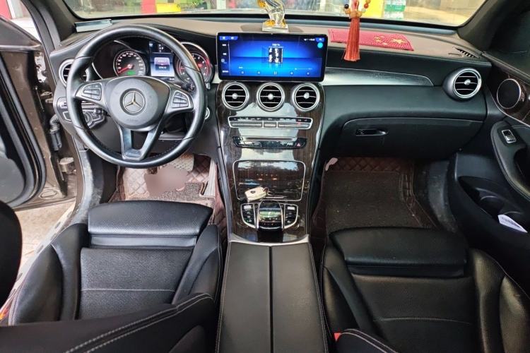 Used Mercedes-Benz GLC 2017 GLC 260 4MATIC Dynamic Edition Center Console