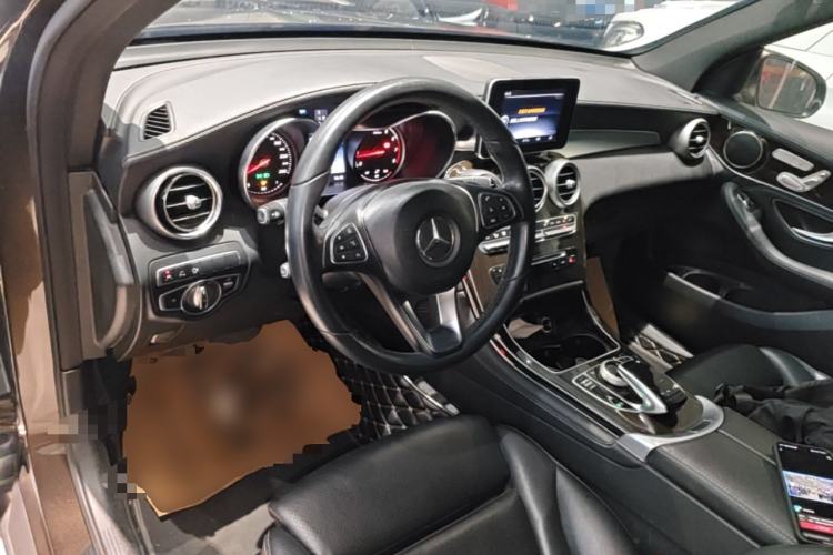 Used Mercedes-Benz GLC 2017 GLC 260 4MATIC Luxury Model Center Console