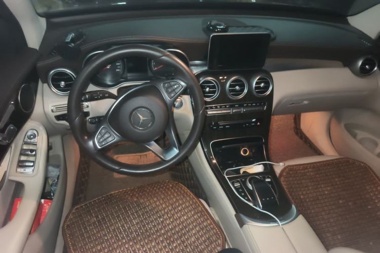 Used Mercedes-Benz GLC 2017 GLC 260 4MATIC Dynamic Edition Center Console