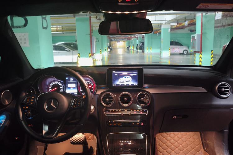 Used Mercedes-Benz GLC 2017 GLC 260 4MATIC Luxury Model Center Console