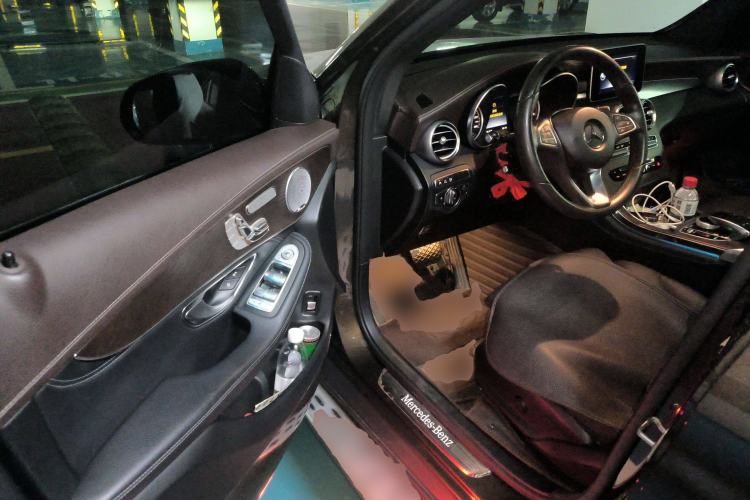 Used Mercedes-Benz GLC 2017 GLC 300 4MATIC Sport Edition Driver Seat