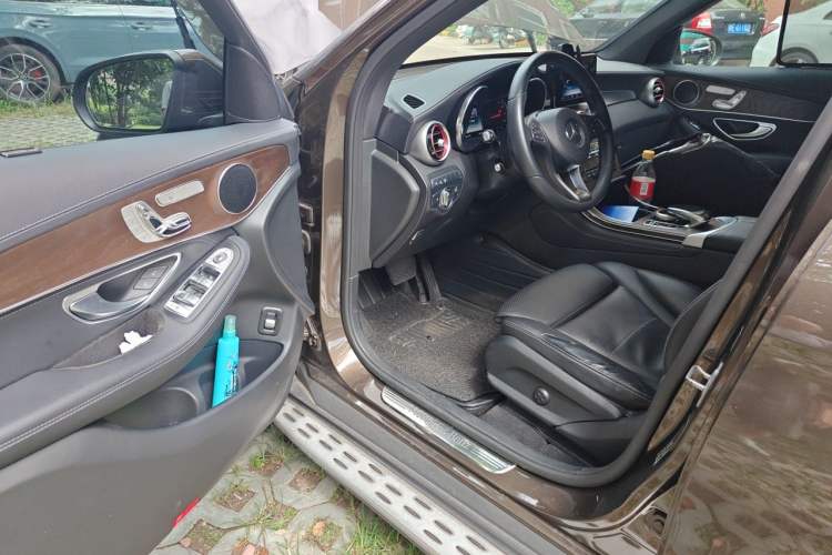 Used Mercedes-Benz GLC 2017 GLC 300 4MATIC Sport Edition Driver Seat