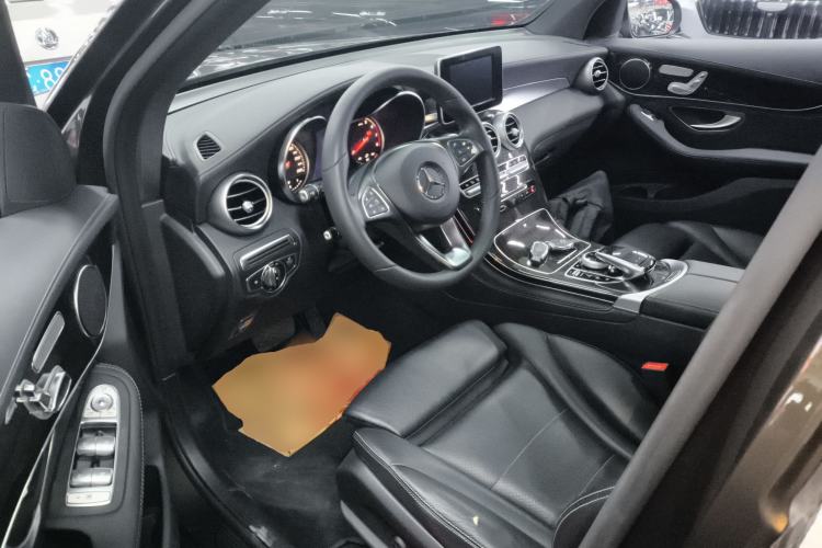 Used Mercedes-Benz GLC 2017 GLC 260 4MATIC Dynamic Edition Driver Seat