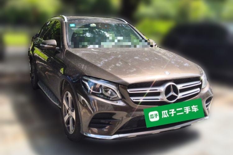 Used Mercedes-Benz GLC 2017 GLC 260 4MATIC Luxury Model Front Right 45 Deg