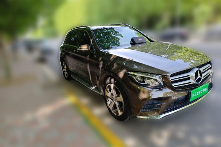 Used Mercedes-Benz GLC 2017 GLC 260 4MATIC Luxury Model Front Right 45 Deg