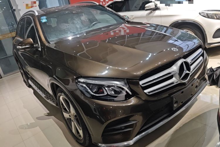 Used Mercedes-Benz GLC 2017 GLC 260 4MATIC Luxury Model Front Right 45 Deg