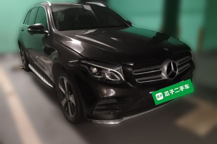 Used Mercedes-Benz GLC 2017 GLC 260 4MATIC Luxury Model Front Right 45 Deg