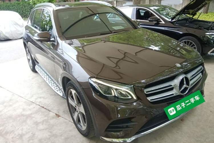 Used Mercedes-Benz GLC 2017 GLC 260 4MATIC Luxury Model Front Right 45 Deg