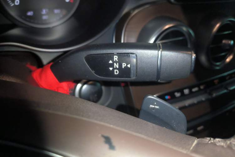 Used Mercedes-Benz GLC 2017 GLC 300 4MATIC Sport Edition Gear Lever