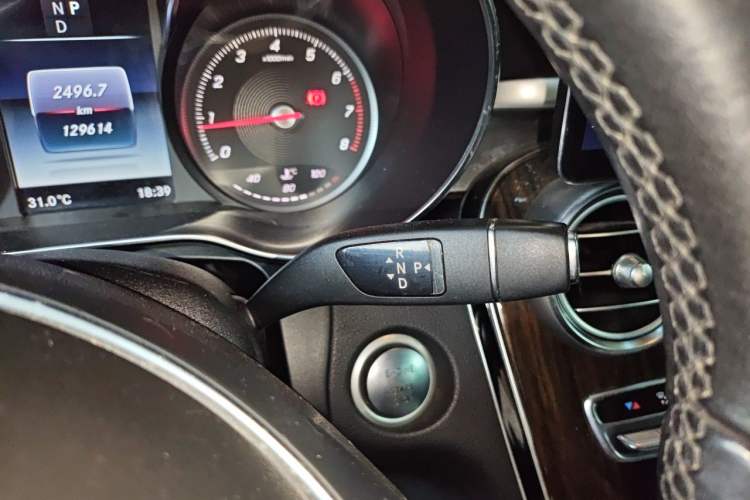 Used Mercedes-Benz GLC 2017 GLC 260 4MATIC Dynamic Edition Gear Lever