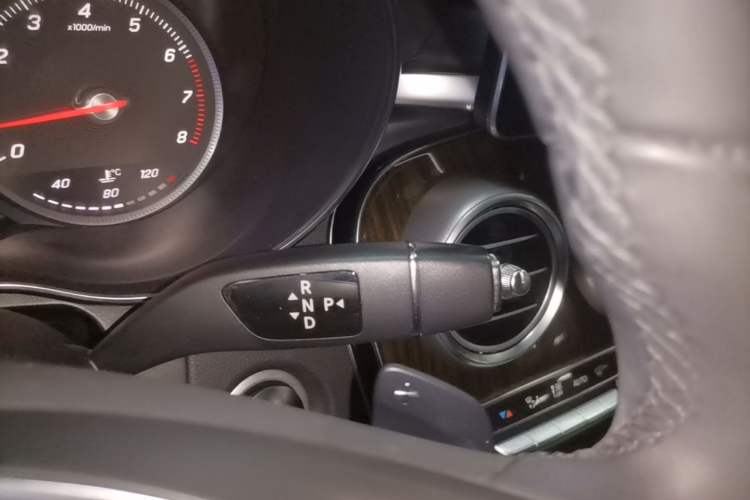 Used Mercedes-Benz GLC 2017 GLC 260 4MATIC Dynamic Edition Gear Lever
