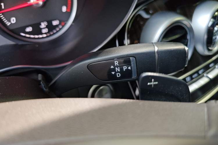 Used Mercedes-Benz GLC 2017 GLC 260 4MATIC Luxury Model Gear Lever
