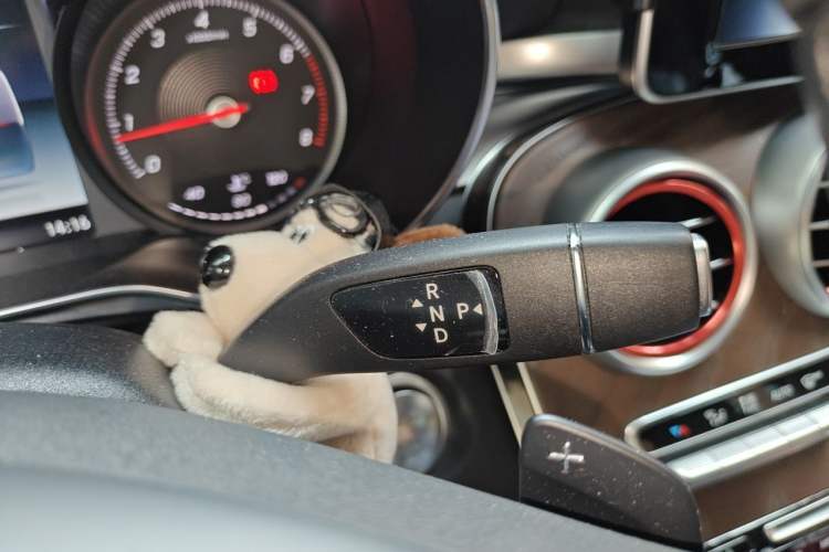 Used Mercedes-Benz GLC 2017 GLC 300 4MATIC Sport Edition Gear Lever