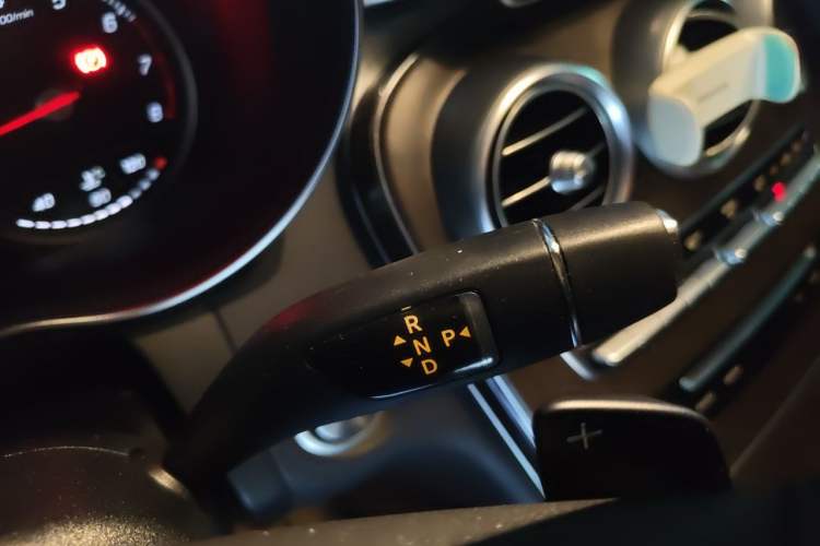 Used Mercedes-Benz GLC 2017 GLC 300 4MATIC Sport Edition Gear Lever