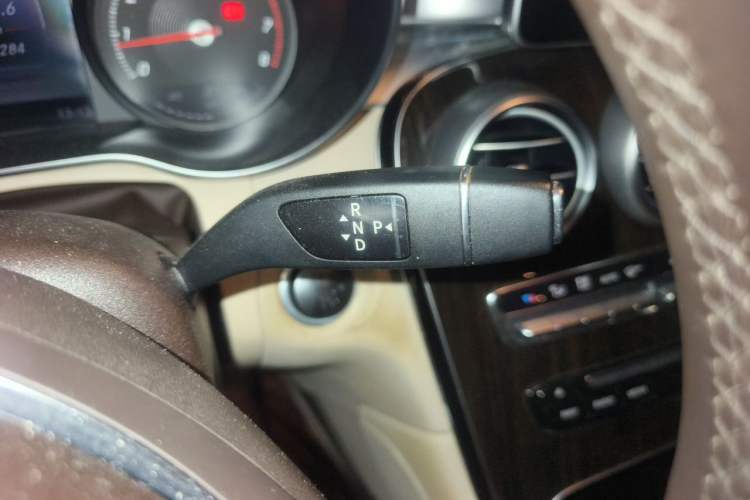 Used Mercedes-Benz GLC 2017 GLC 260 4MATIC Dynamic Edition Gear Lever