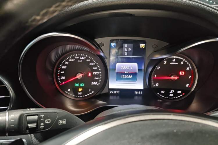 Used Mercedes-Benz GLC 2017 GLC 260 4MATIC Luxury Model Instrument Cluster